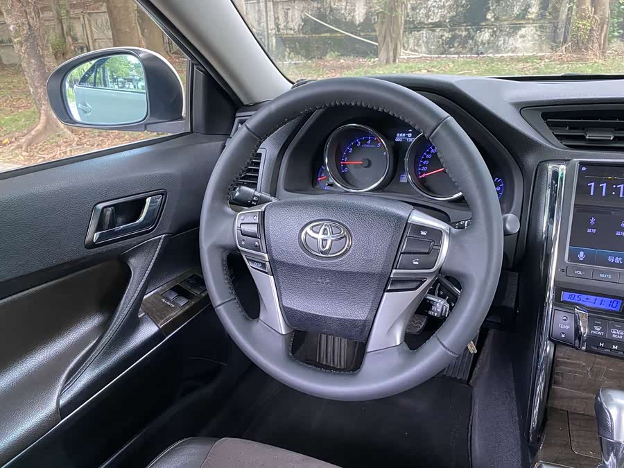 Toyota Reiz 2015 صورة سيارة #13