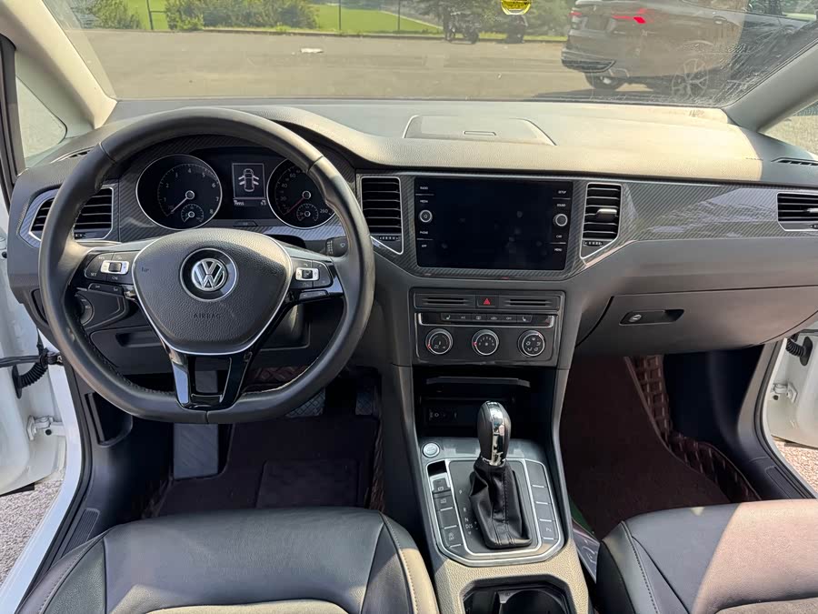 Volkswagen Golf Sportsvan 2018 car image #13