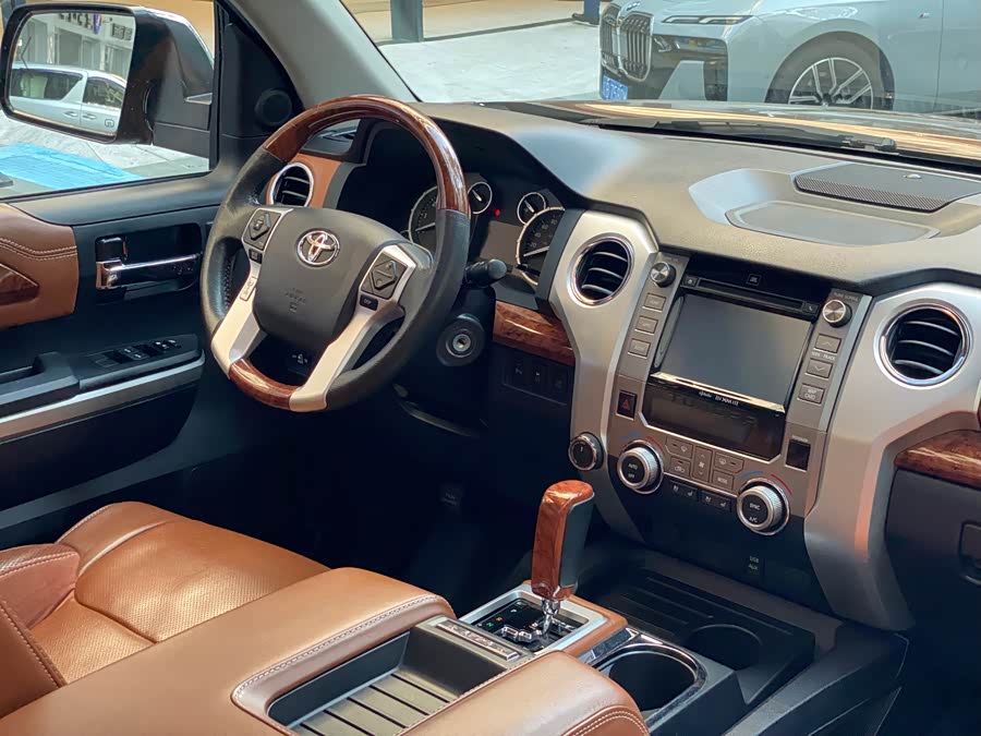 Toyota Tundra 2015 immagine di auto #13