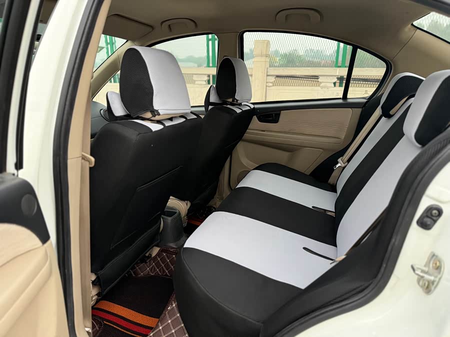 Suzuki SX4 Sedan 2014 imagem de carro #13