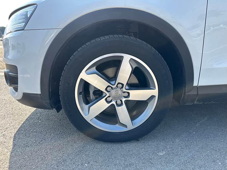 Audi Q3 2015 صورة سيارة #13