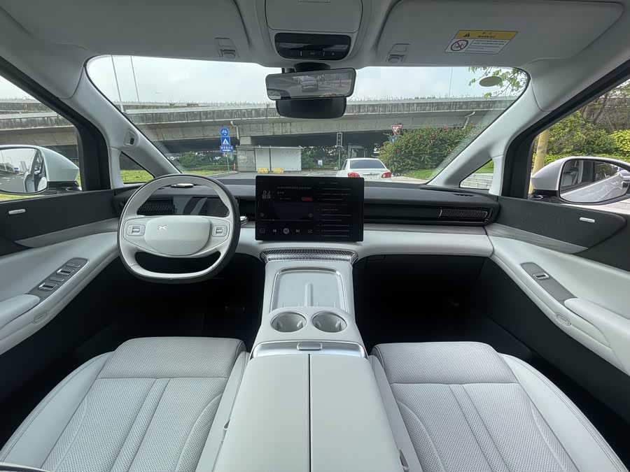 Xpeng X9 2024 صورة سيارة #13