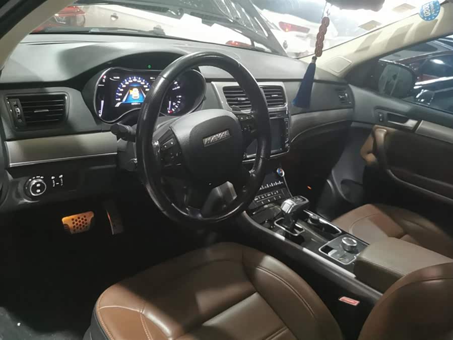 Haval H8 2018 car image #13