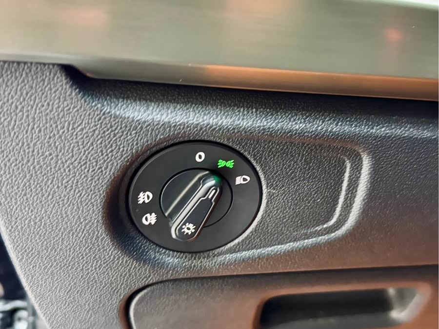 Volkswagen Passat 2021 car image #13