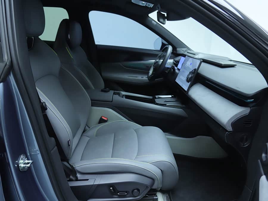 Lynk & Co 08 EM-P 2024 car image #13