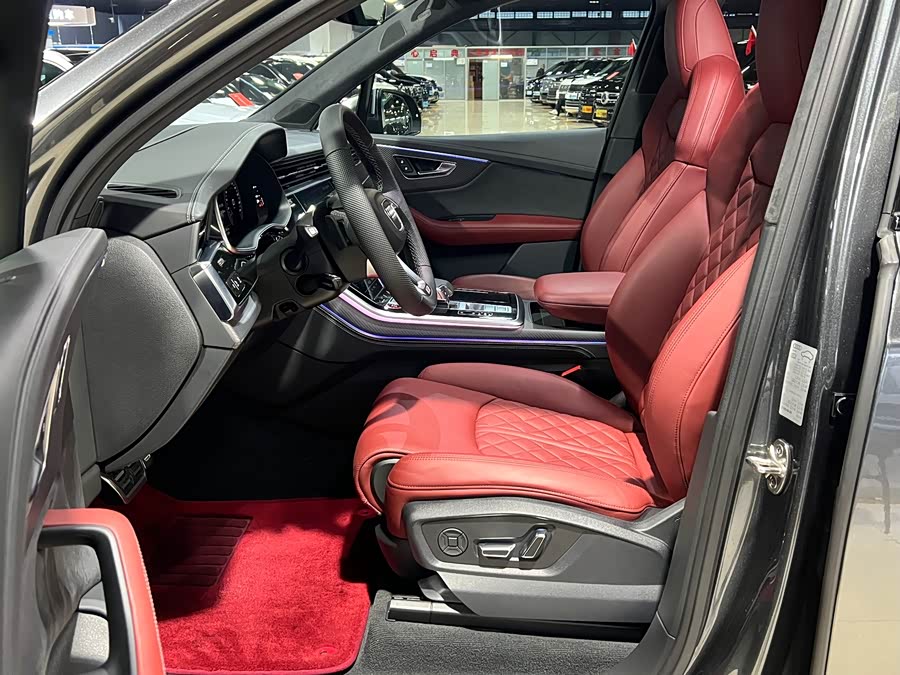 Audi SQ7 2024 car image #13