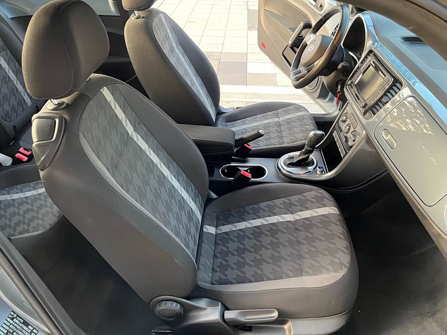 Volkswagen Beetle 2018 immagine di auto #13