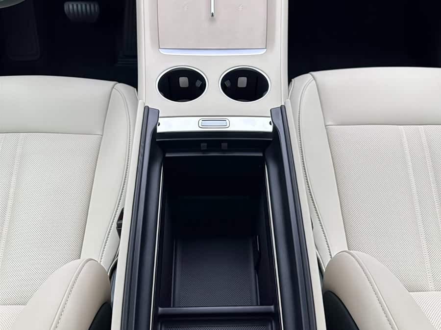 MI YU7 2025 immagine di auto #13