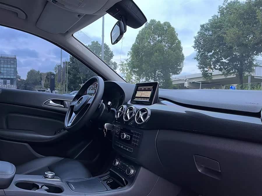 Mercedes-Benz B Class 2013 car image #13