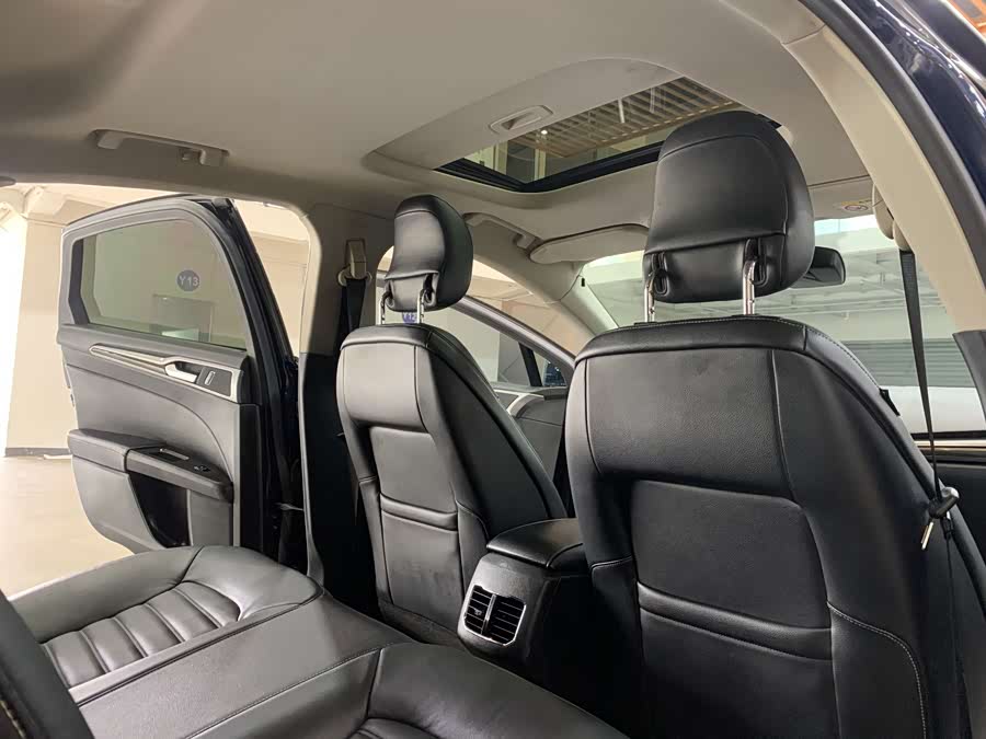 Ford Mondeo 2017 car image #13