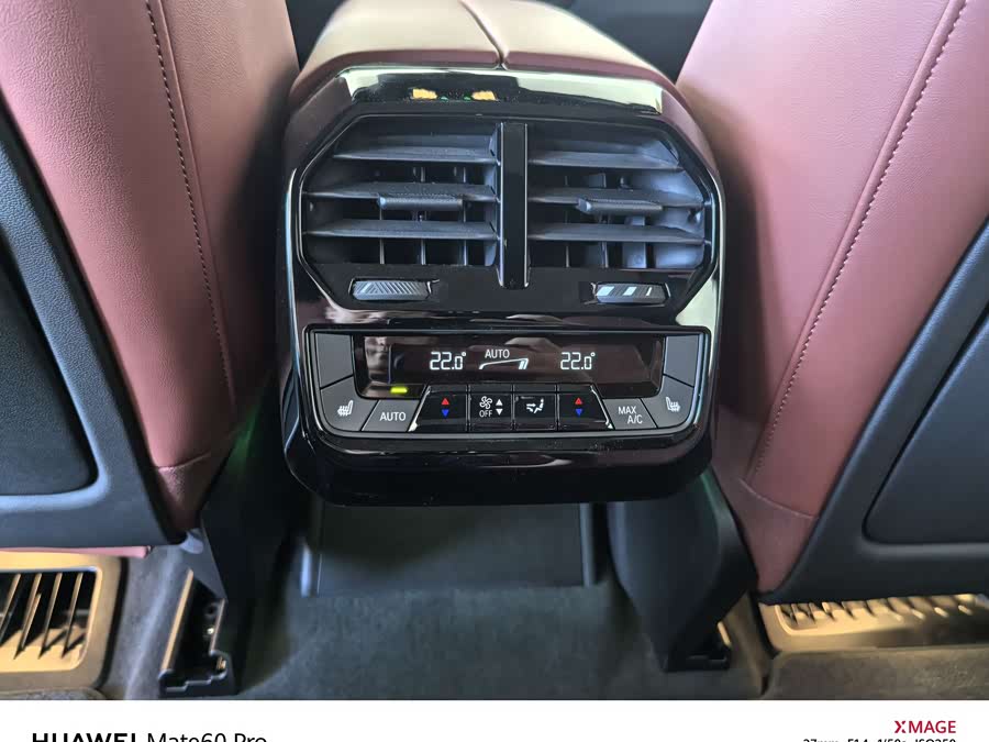 BMW iX M60 2024 car image #13