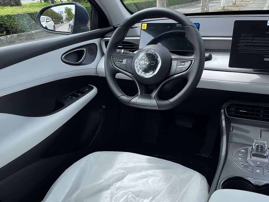 BYD Seal 05 DM-i 2025 car image #13