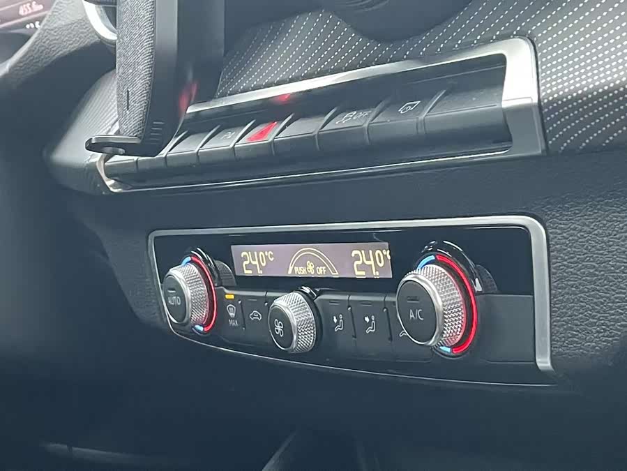 Audi Q2L e-tron 2020 صورة سيارة #13