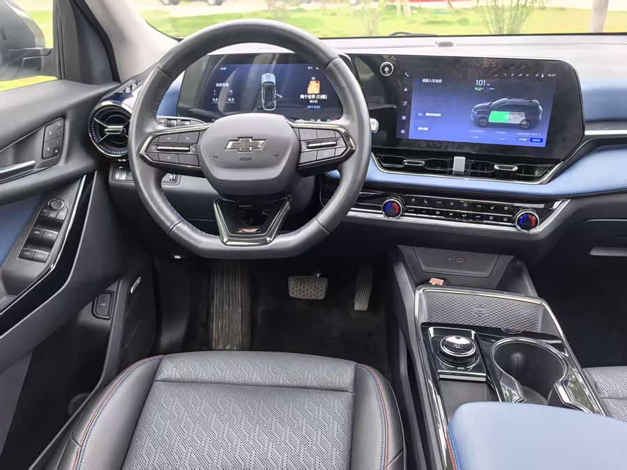 Chevrolet Equinox Plus 2024 car image #13