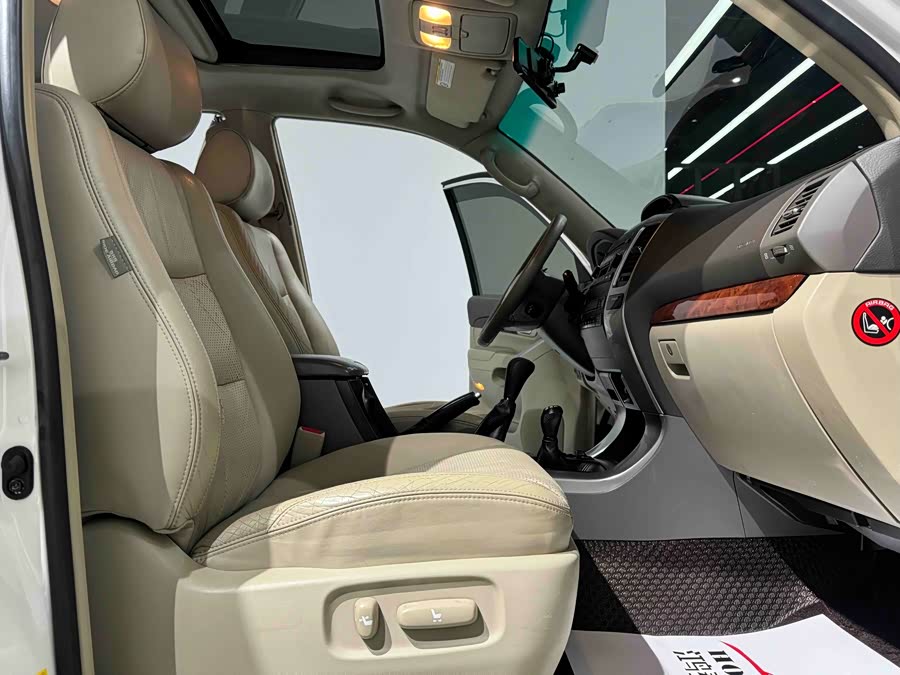 Toyota Land Cruiser Prado 2024 car image #13