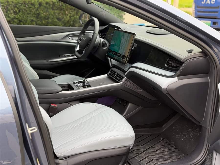 BYD Seal 2024 car image #13