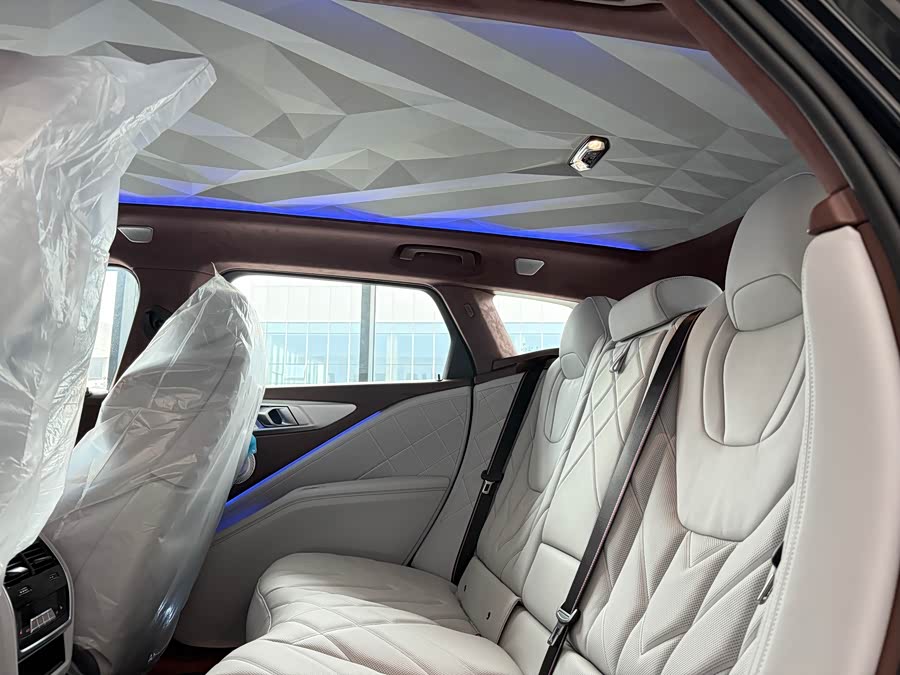 BMW XM صورة سيارة #13