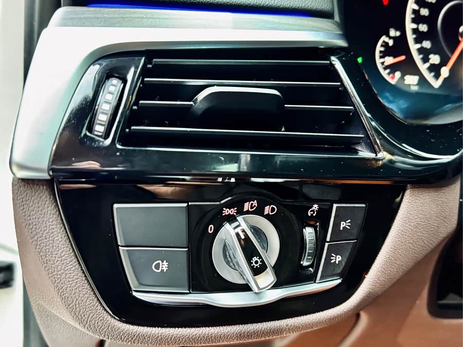 BMW 5 Series New Energy 2019 #13 BMW 5 Series New Energy 2019 car image #13