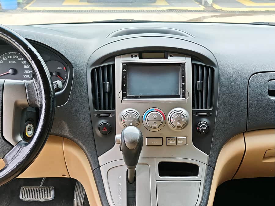 Hyundai H-1 2013 #13 Hyundai H-1 2013 car image #13