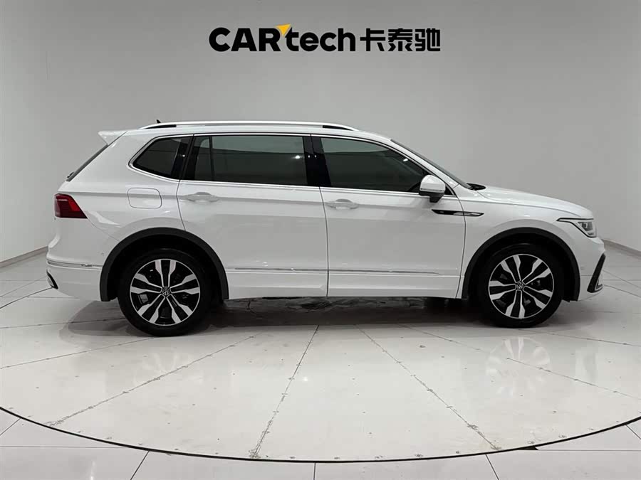 Volkswagen Tiguan L 2024 car image #13