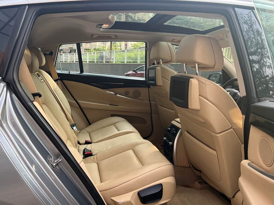 BMW 5 Series GT 2010 car image #13