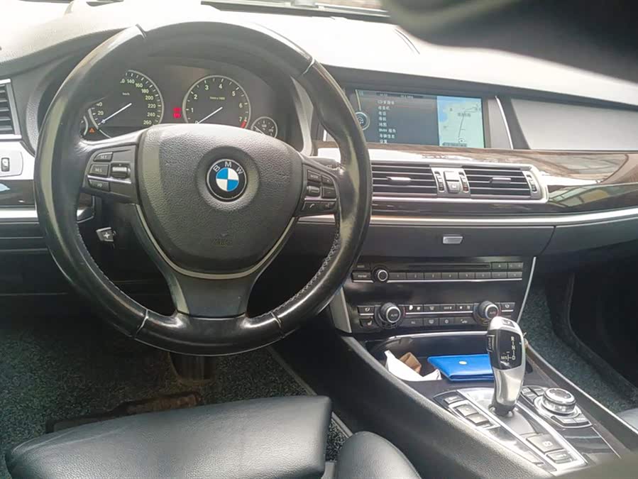 BMW 5 Series GT 2010 immagine di auto #13