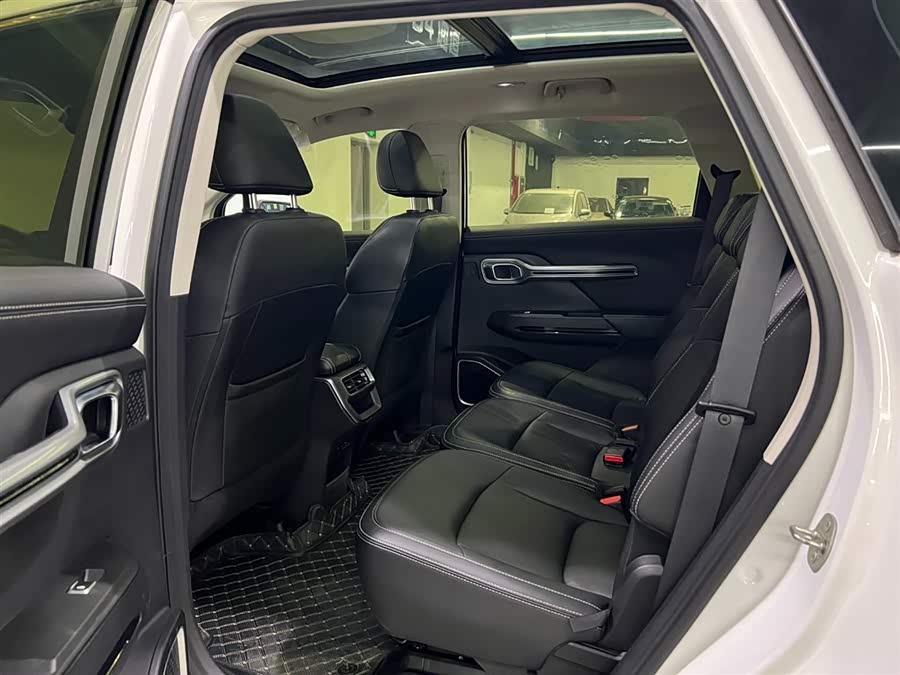 GEELY Okavango 2021 car image #13