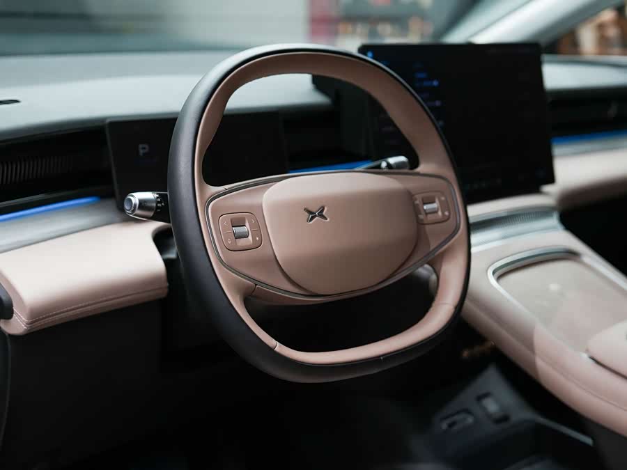 Xpeng X9 2025 صورة سيارة #13