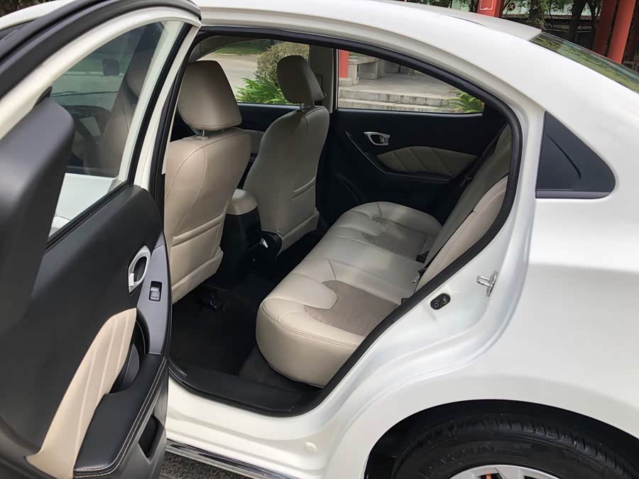 GAC Trumpchi GA3S 2015 #13 GAC Trumpchi GA3S 2015 car image #13