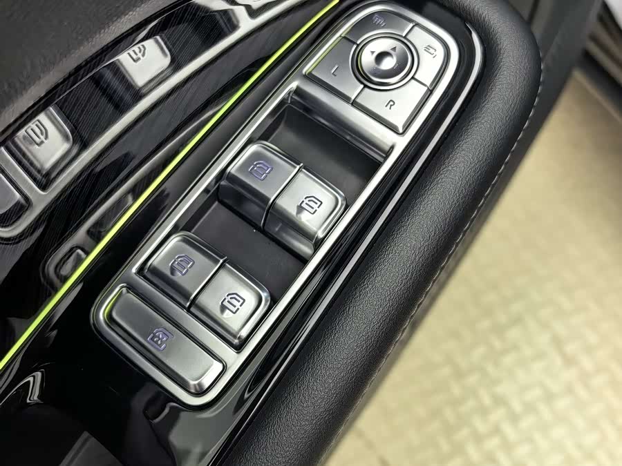 HongQi HS3 PHEV 2024 car image #13