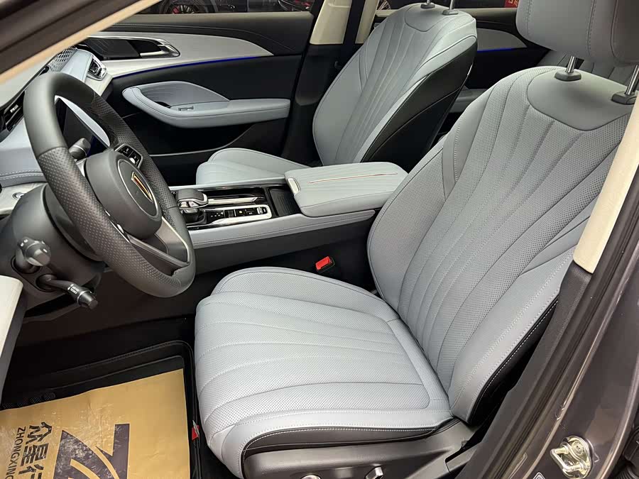 HongQi H5 PHEV 2025 #13 HongQi H5 PHEV 2025 car image #13