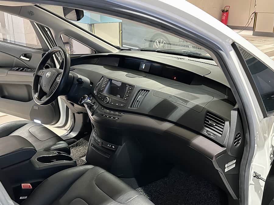 BYD e6 2017 #13 BYD e6 2017 car image #13