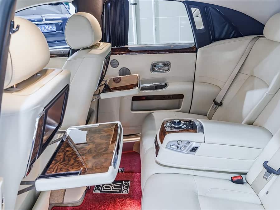 劳斯莱斯 古思特 2010 汽车图片 #13