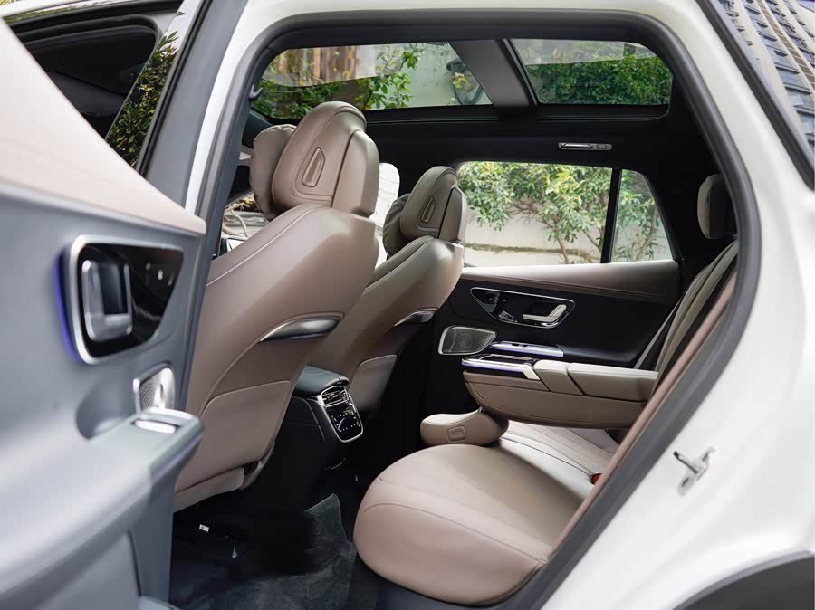 Mercedes-Benz EQE SUV 2025 immagine di auto #13