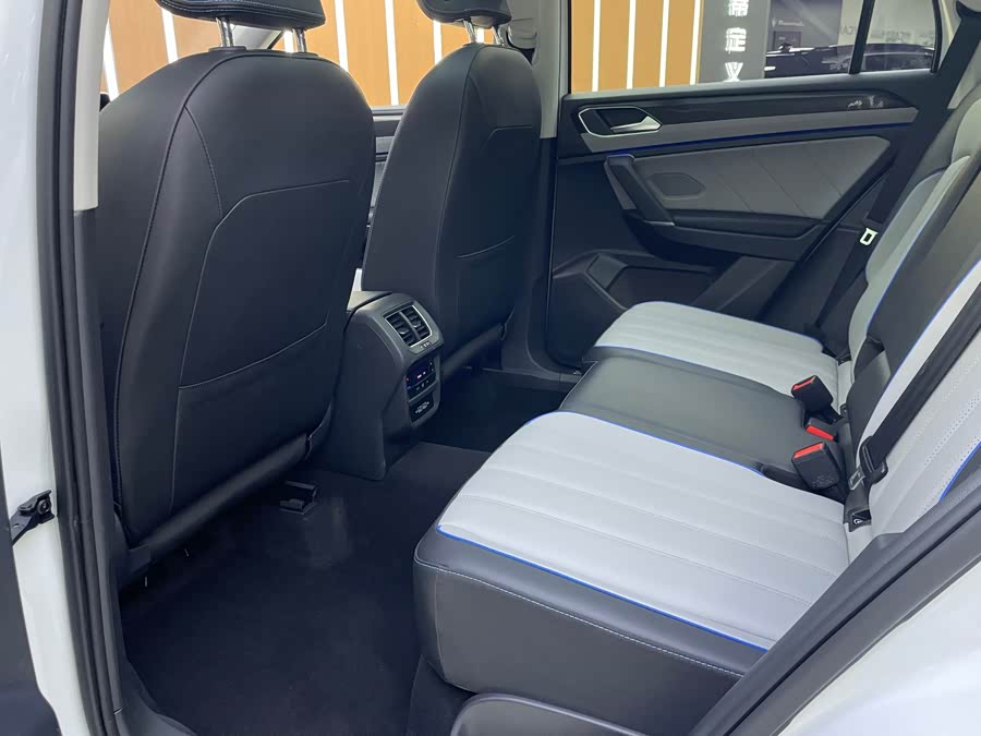 Volkswagen Tayron GTE 2023 #13 Volkswagen Tayron GTE 2023 car image #13