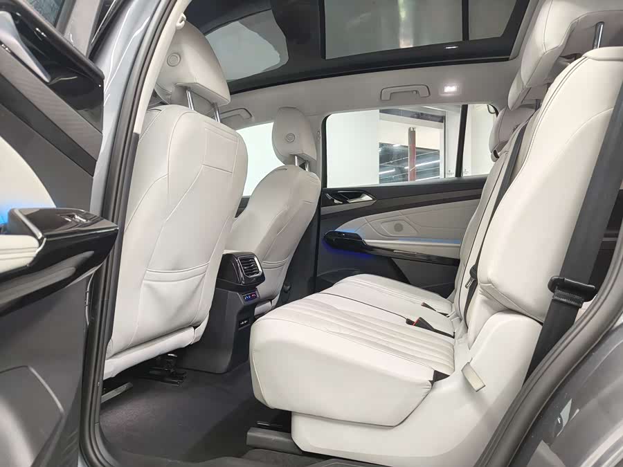 Volkswagen ID.6 X 2023 car image #13