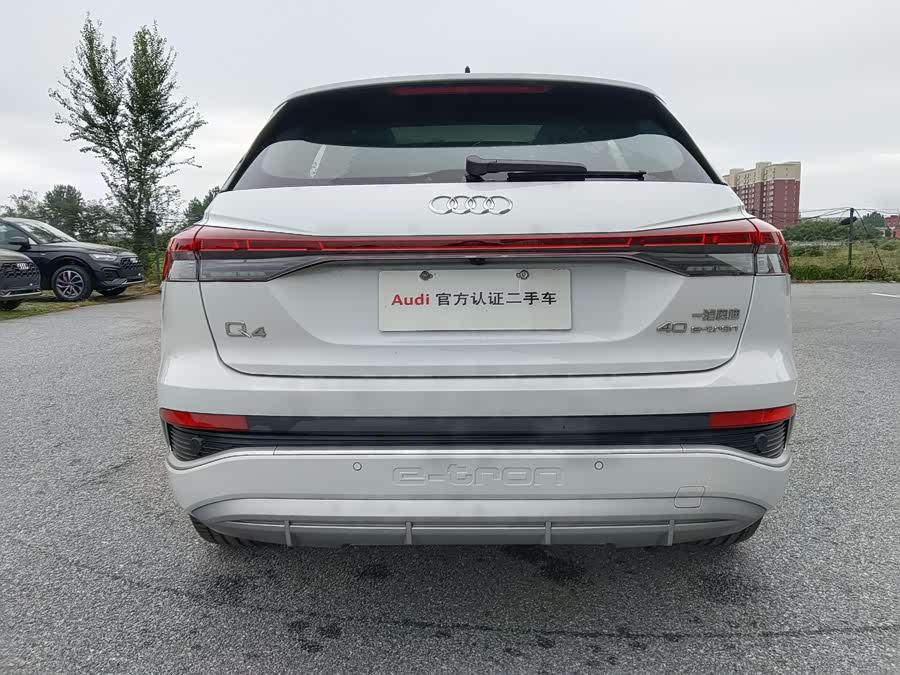 Audi Q4 e-tron 2024 immagine di auto #13