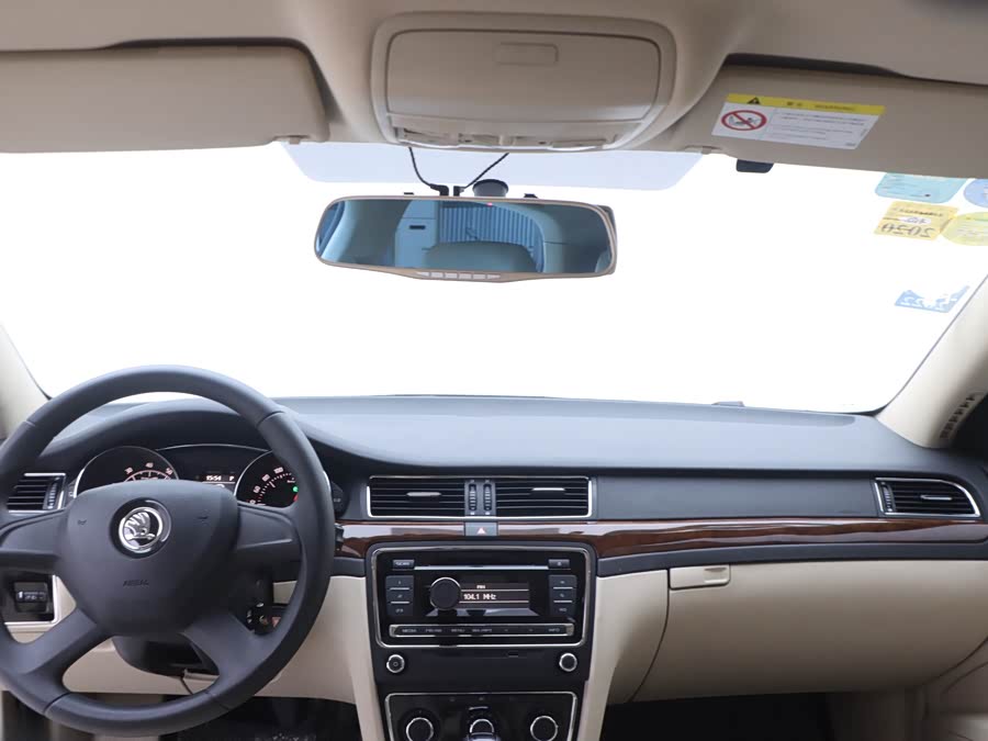 Skoda Superb 2015 car image #13
