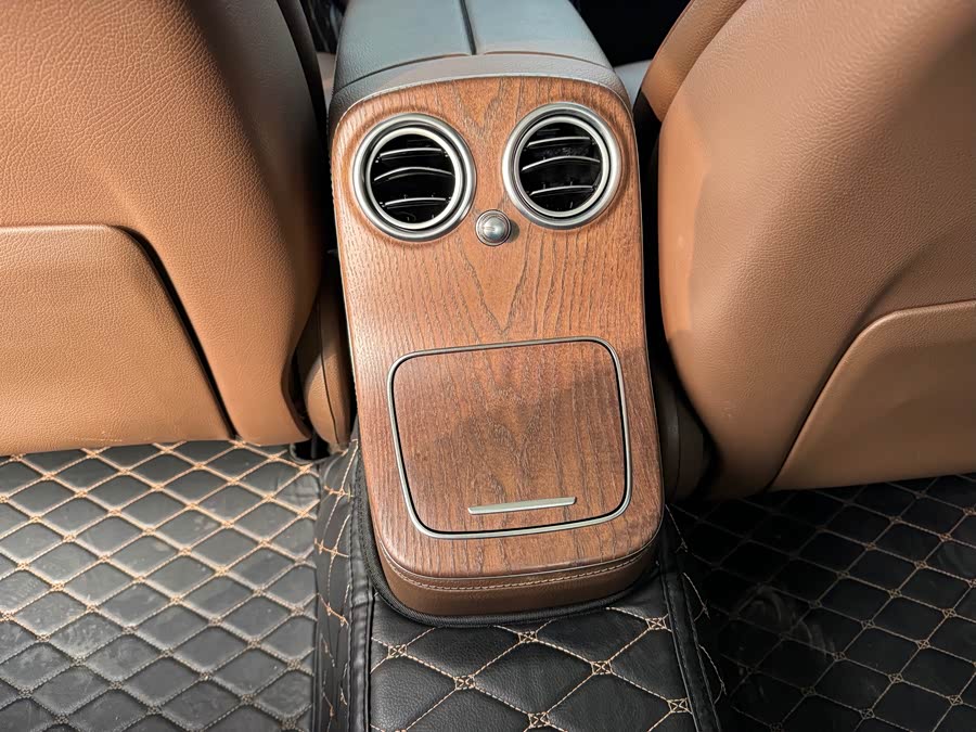 Mercedes-Benz E Class New Energy 2022 car image #13