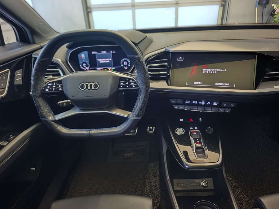 Audi Q4 e-tron 2025 immagine di auto #13