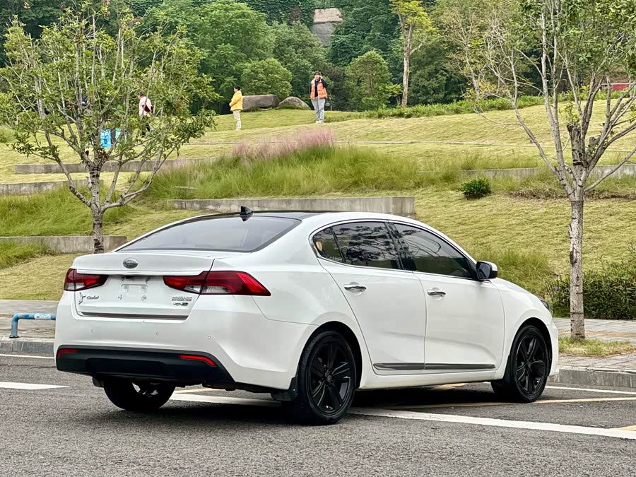 Kia K5 2018 imagem de carro #13