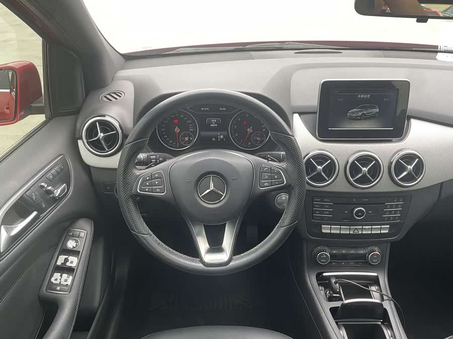 Mercedes-Benz B Class 2015 car image #13