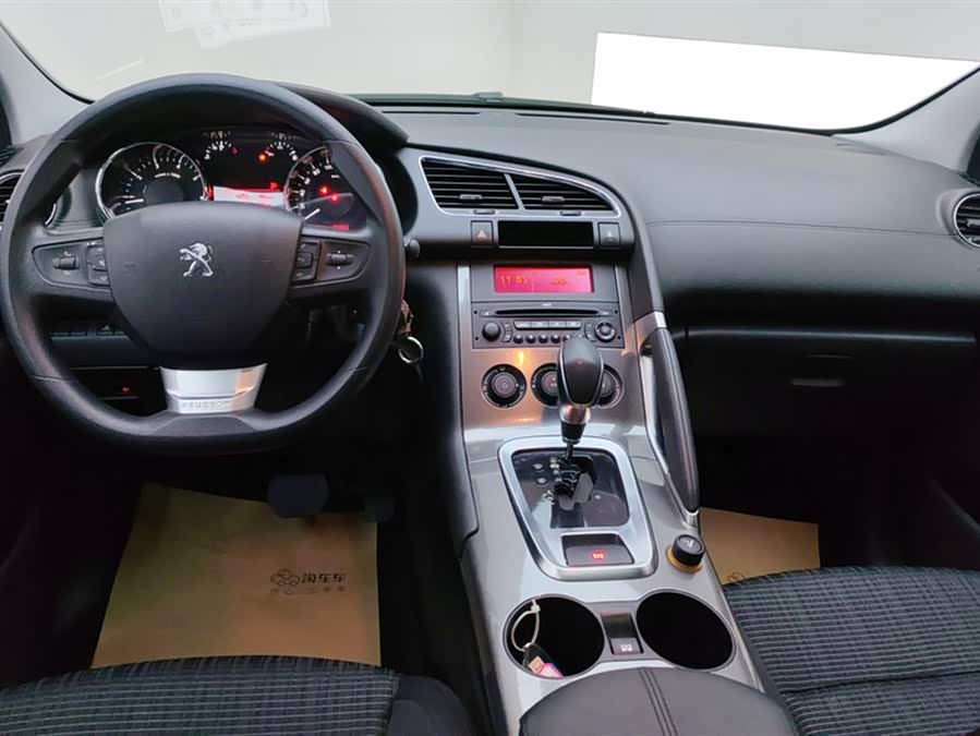 Peugeot 3008 2018 صورة سيارة #13