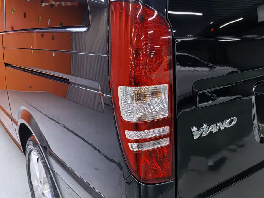 Mercedes-Benz Viano 2012 imagen de coche #13