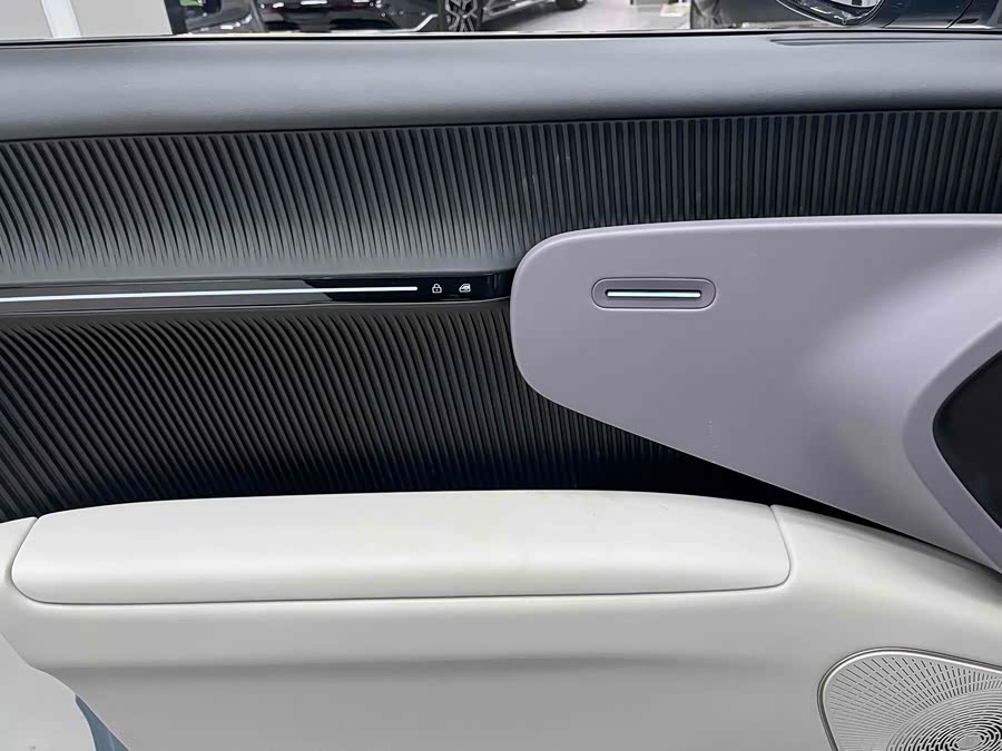 Avatr 12 2023 car image #13