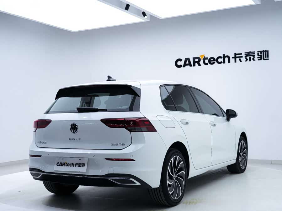 Volkswagen Golf 2023 car image #13