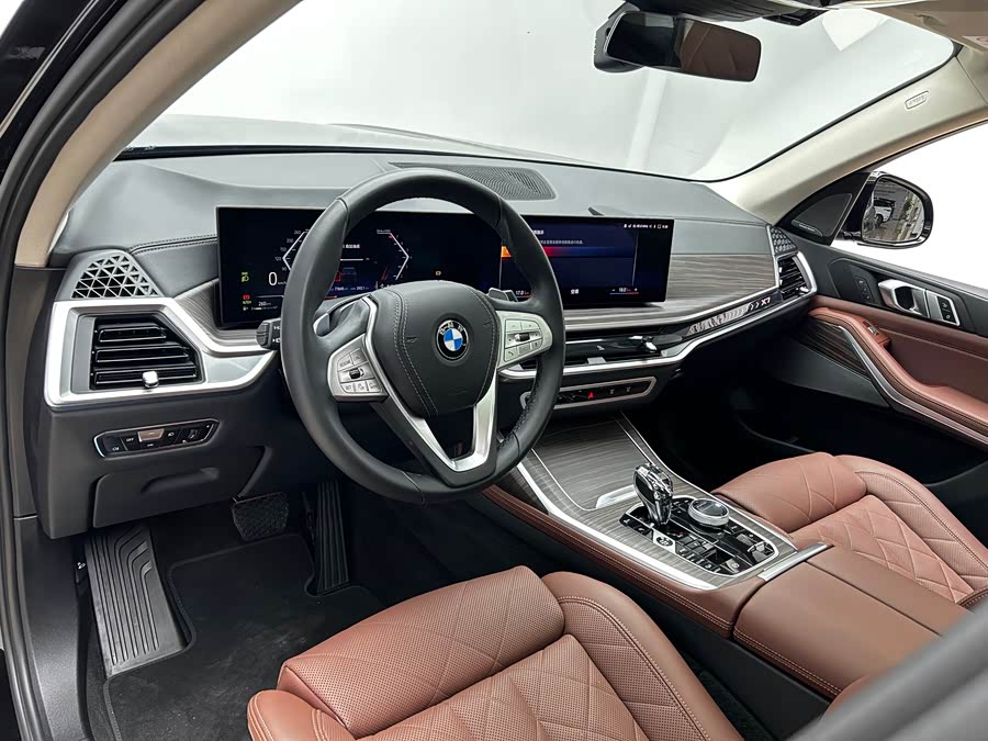 BMW X7 2023 car image #13