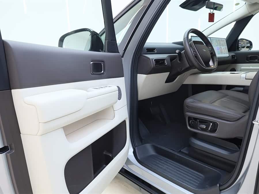 理想汽车 理想MEGA 2024 汽车图片 #13