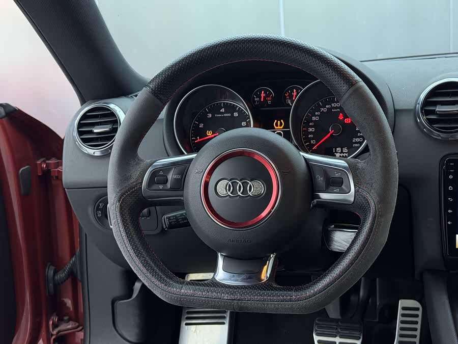 Audi TT 2015 car image #13