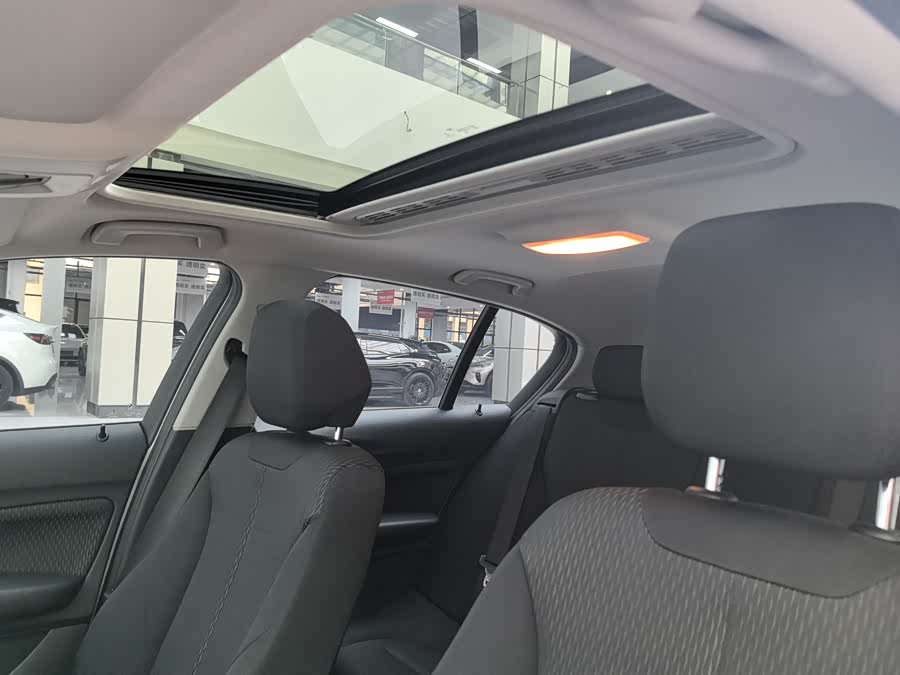 BMW 1 Series (Imported) 2015 car image #13